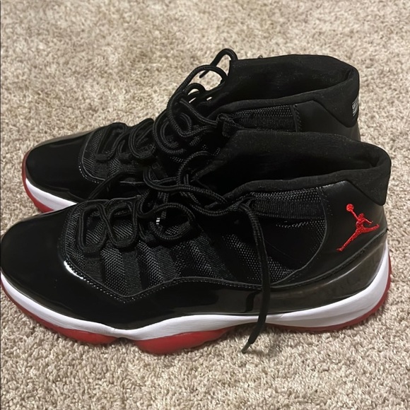 Jordan 11 Bred - Picture 2 of 4